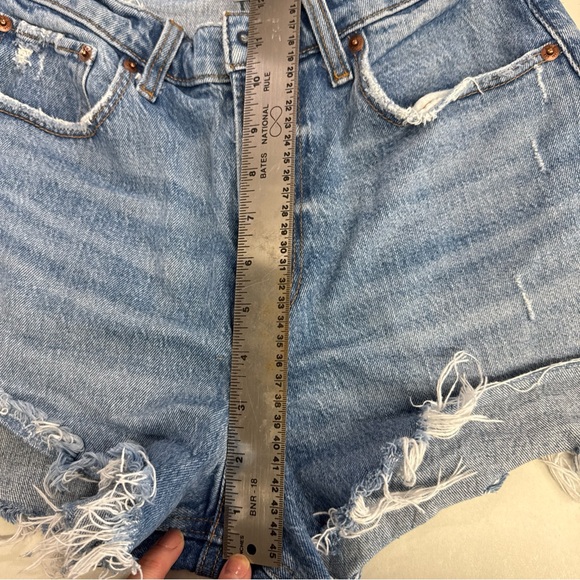 Abercrombie & Fitch Curve Love '90s Relaxed Cutoff High Rise Jean Shorts Sz 28 6 - Picture 5 of 6